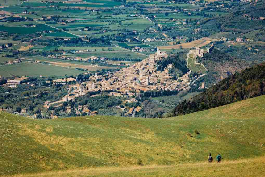 Assisi e l’estate del Monte Subasio. 25 iniziative tra camminate, yoga, astronomia e sapori